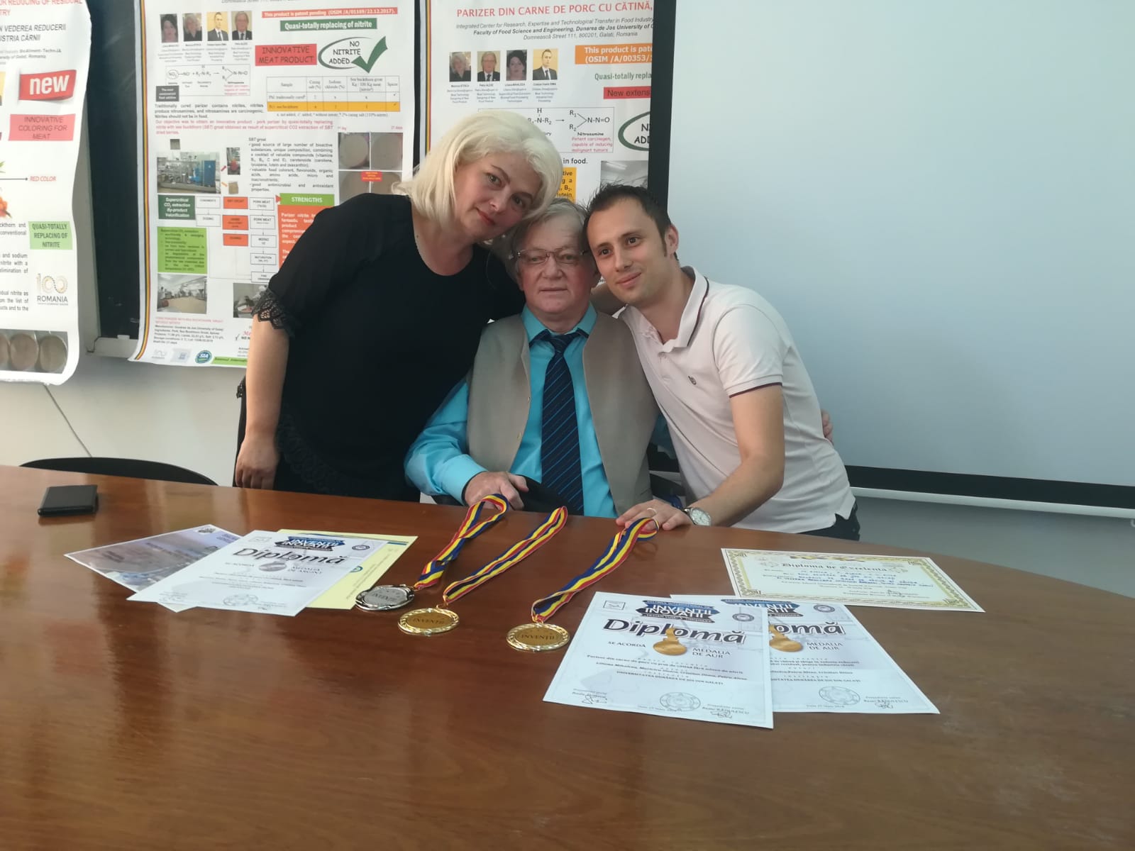 Colorant pe bază de cătină și sânge de porc pentru industria cărnii, invenție a unor profesori de la Universitatea Dunărea de Jos din Galați/ FOTO