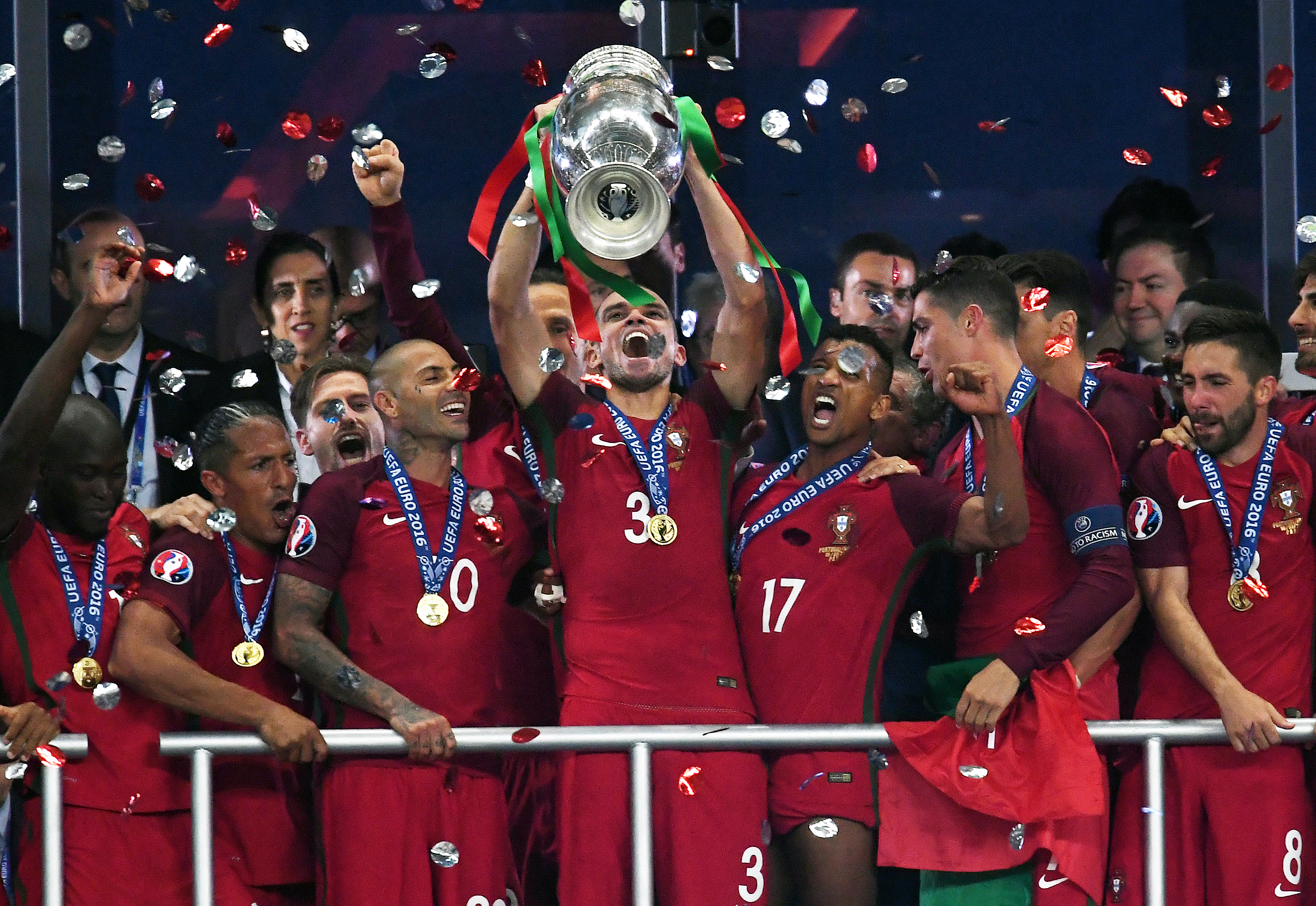 Euro 2016, finala:  Portugalia-Franța 1-0. Eder i-a dus pe lusitani în Eden! Gignac a lovit bara în 90+2, la 0-0! Cristiano Ronaldo a jucat doar 24 de minute