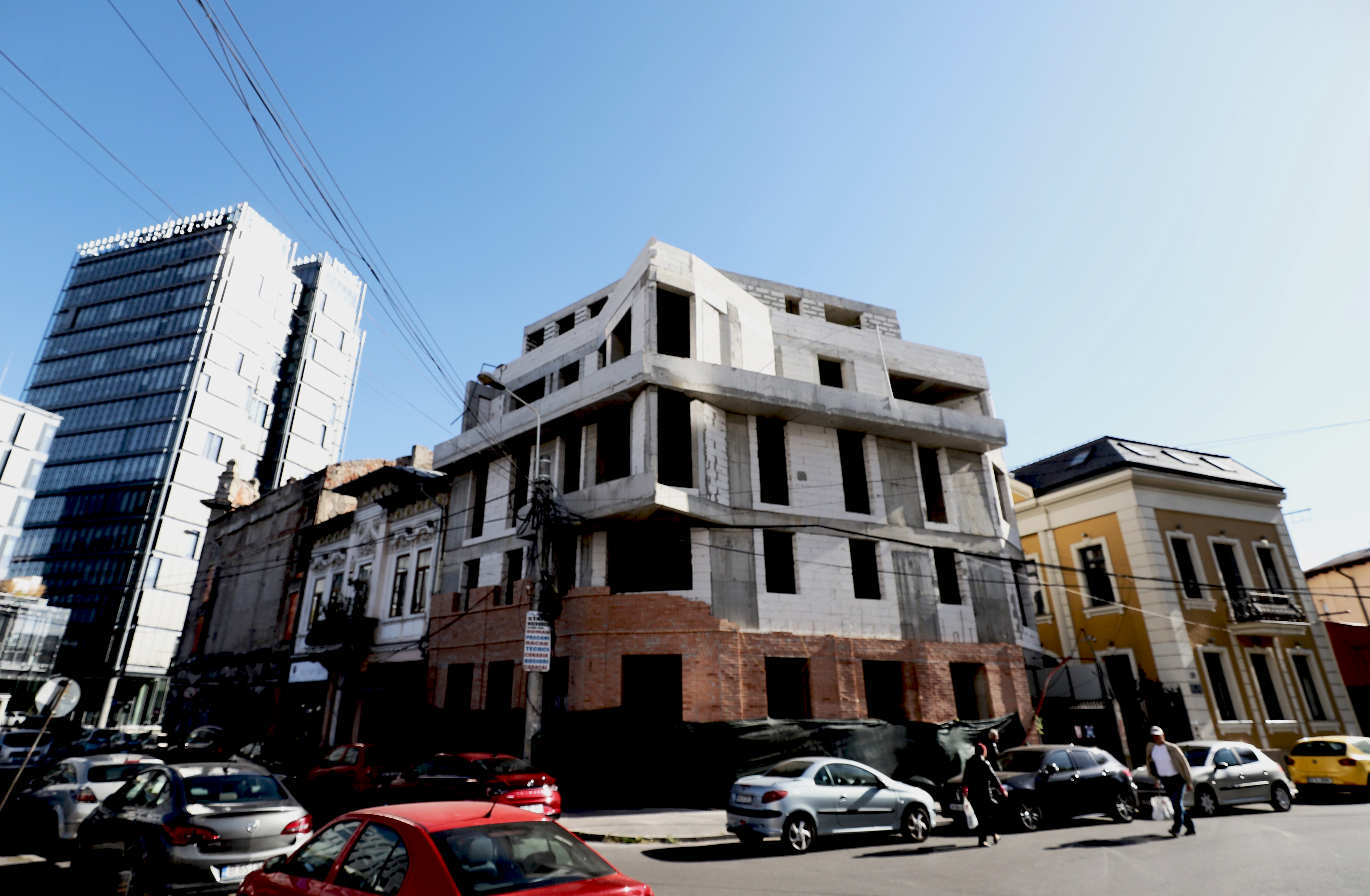 ORAȘELE FĂRĂ SPAȚII VERZI. Fiecare bucureștean respiră oxigenul din mai puțin de un copac, dar aproape fiecare are o mașină. De unde poate veni salvarea 