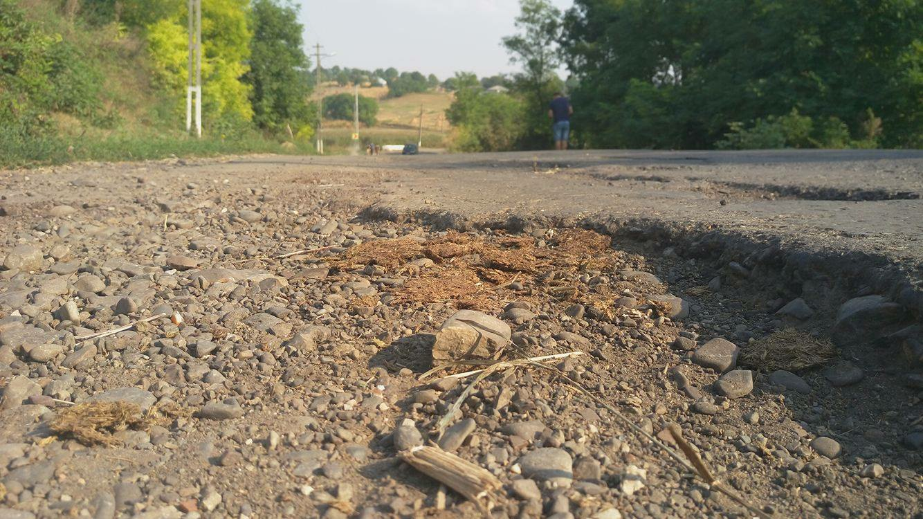 Au protestat față de starea proastă a DJ 296 GALERIE FOTO