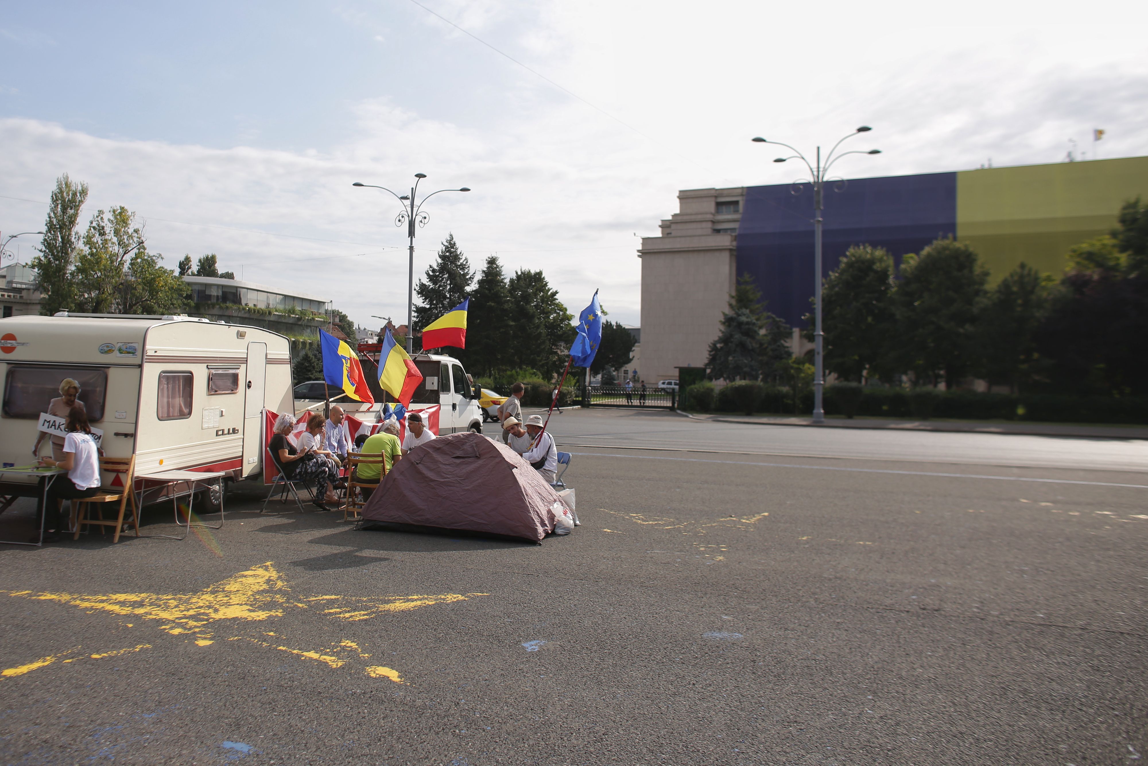 Ce spun primii manifestanți din Piața Victoriei, cu o zi înaintea mitingului diasporei. "Vreau binele ţării noastre"