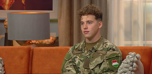 „Tényleg nem gondoltam volna, hogy ott ilyen inger lesz” – Ifj. Schobert Norbi katonai egyenruhában mesélt a Megasztáros élményeiről - videó