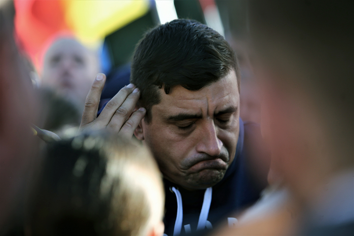 George Simion și Diana Șoșoacă s-au certat pe protestul din Piața Victoriei. Senatoarea a virat de la „Bine ați venit, fraților!”, la „Trădătorule, ți-ai bătut joc de AUR!”