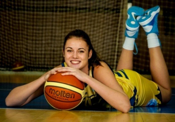 Tripla "A": Adina Stoiedin, Alina Crăciun, Ancuța Stoenescu! Trei frumoase fac jocul României / FOTO
