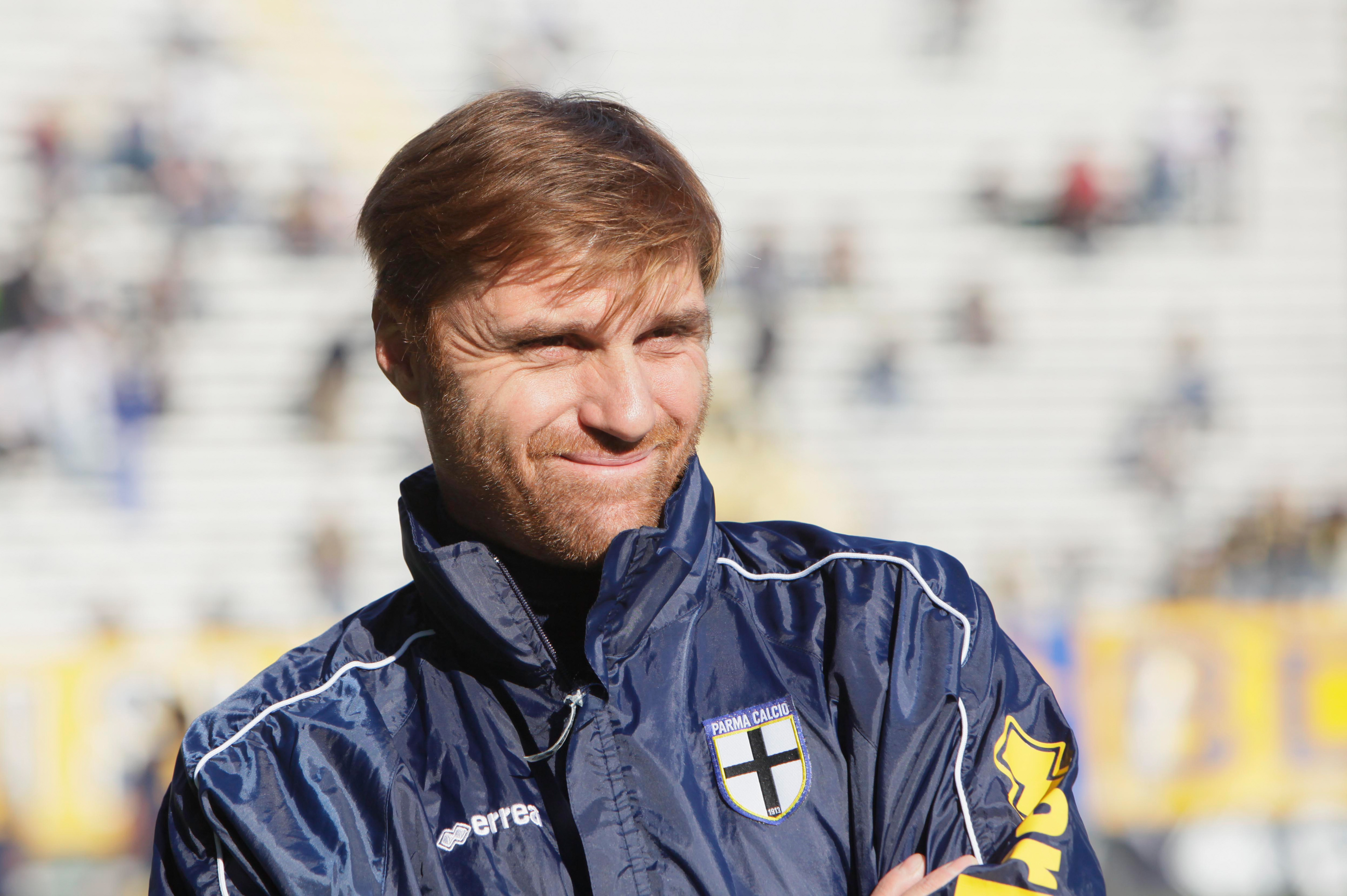 Reportaj emoționant la Parma, în cantonamentul unei echipe care a murit, dar nu s-a predat. Antrenorul Gigi Apolloni: ”Mutu nu era serios încă de la Verona. Când s-a însurat, am crezut că s-a liniștit, dar de unde?!” / FOTO