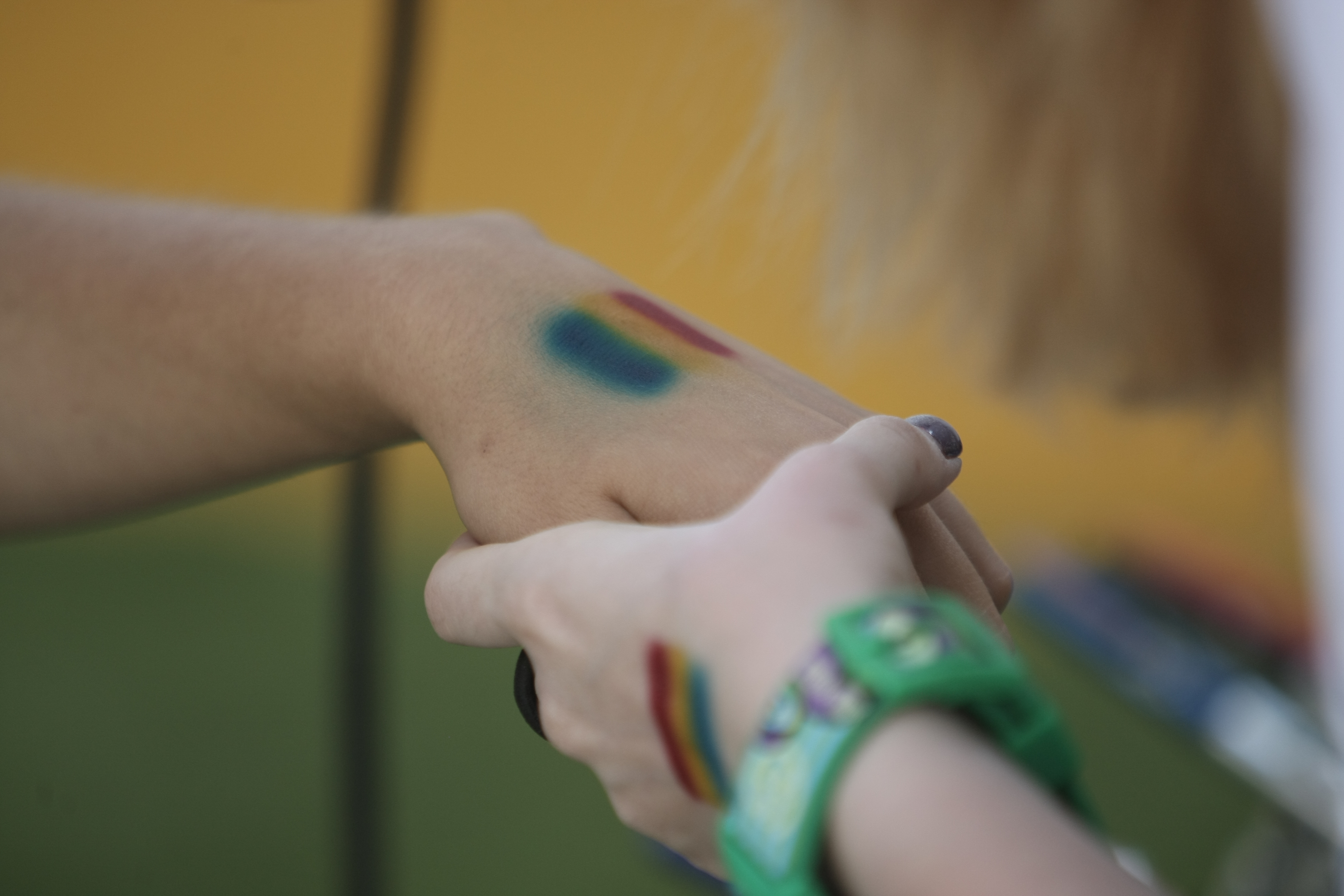 România - Muntenegru (duminică, ora 21.45). Clujul este în galben! Fanii tricolorilor dau năvală la stadion. Sunt și suporteri ai oaspeților / GALERIE FOTO
