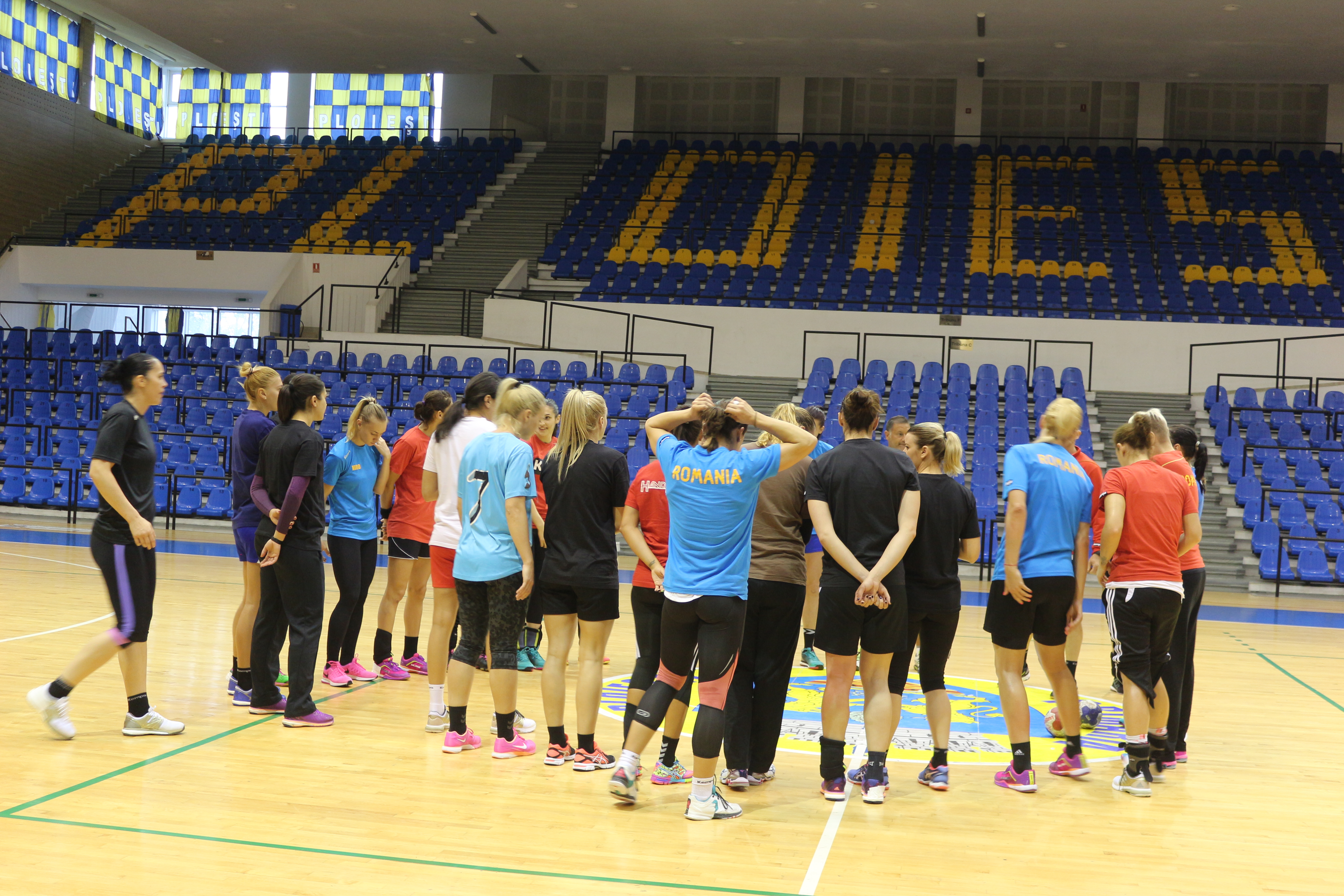 Ola-Rio! Fetele din naționala de handbal pregătesc la Ploiești calificările europene și turneul olimpic. Cristina Neagu era să se accidenteze! FOTO&VIDEO