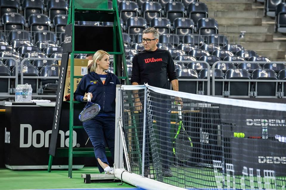 Dan Petrescu le-a încurajat pe componentele echipei României de Fed Cup | GALERIE FOTO