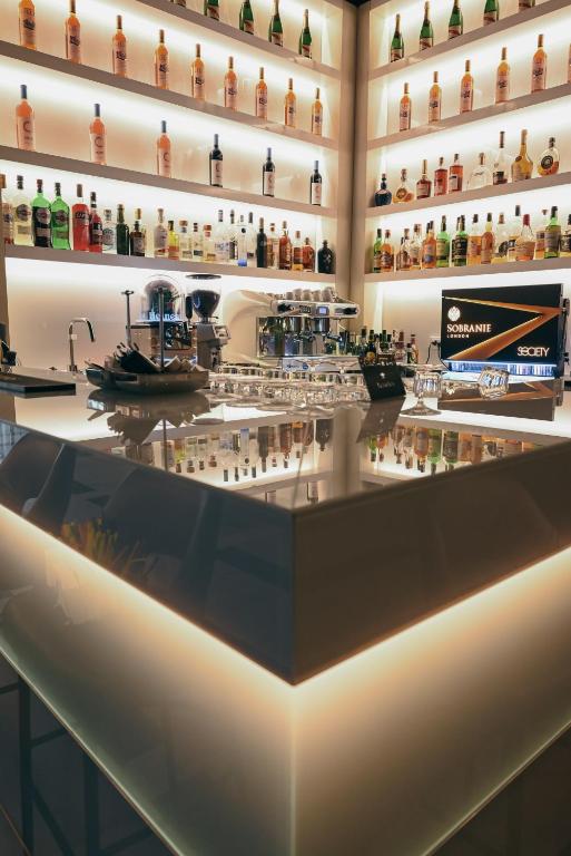 Cât costă o noapte de cazare în hotelul lui Gică Hagi din Mamaia în plin sezon estival 2025. Locația, renovată recent cu 2 milioane de euro