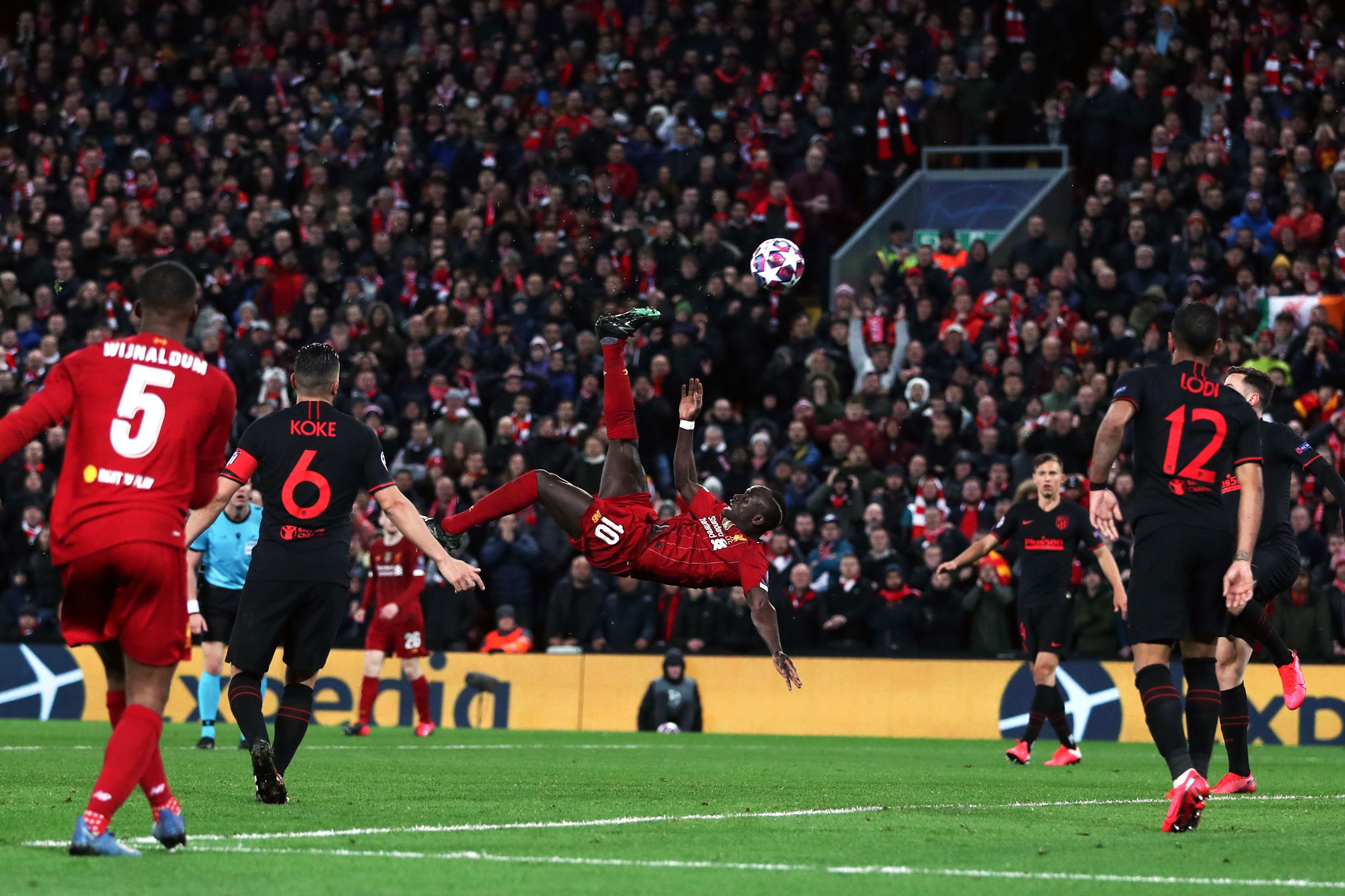 Englezii, contrariați că 3.000 de fani ai lui Atletico Madrid au fost pe Anfield la meciul cu Liverpool, în condițiile în care capitala Spaniei este pe punctul de a fi închisă