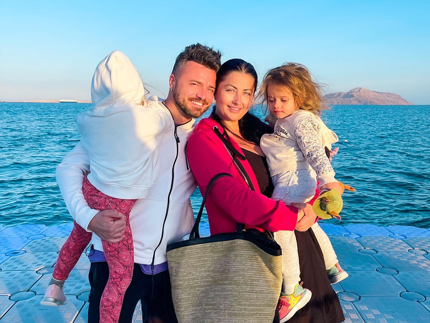 Gabriela Cristea a făcut un test de sarcină recent. Cum a reacționat Cristina Șișcanu: „Unde cresc doi, crește și al treilea”