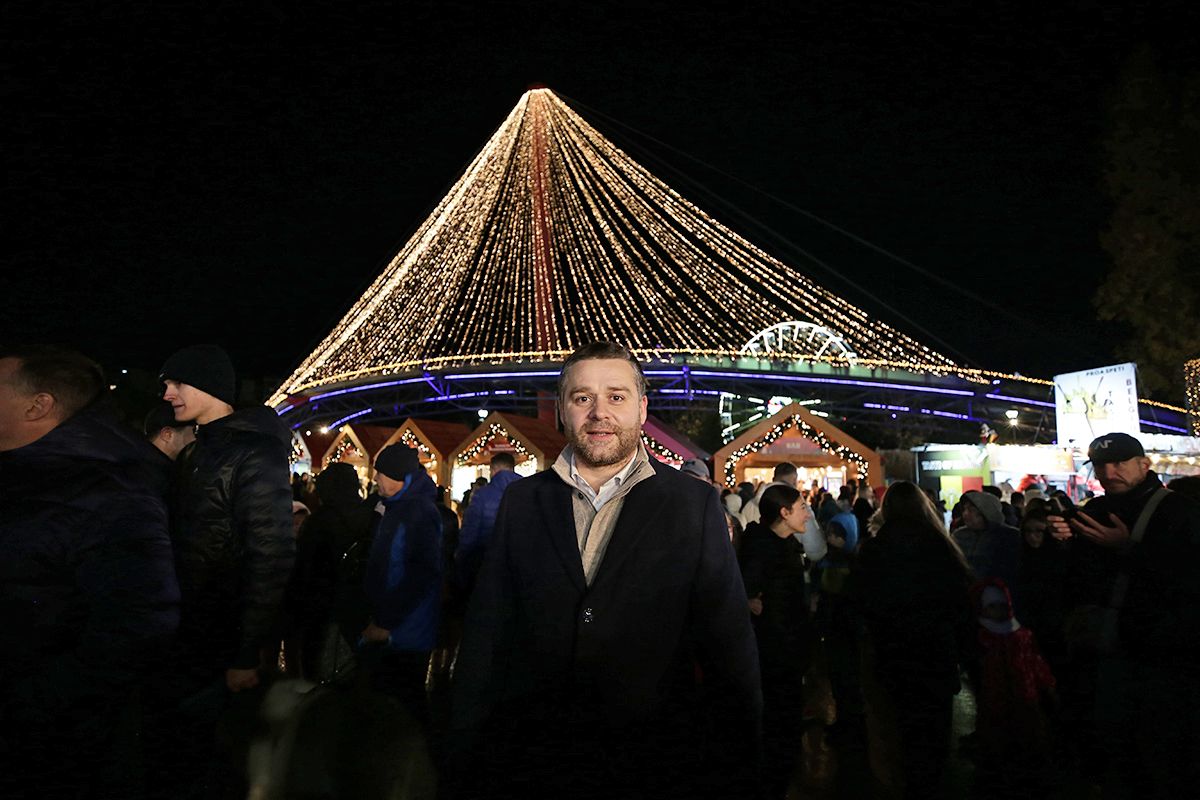 FOTO. A treia ediție a „West Side Christmas Market” e în plină desfășurare. Care sunt principalele atracții ale târgului din Parcul Drumul Taberei
