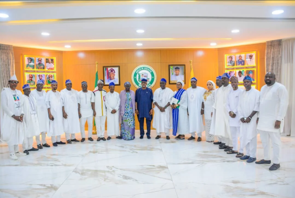 Gov. Dapo Abiodun in the middle with members of the Ogun House of Assembly