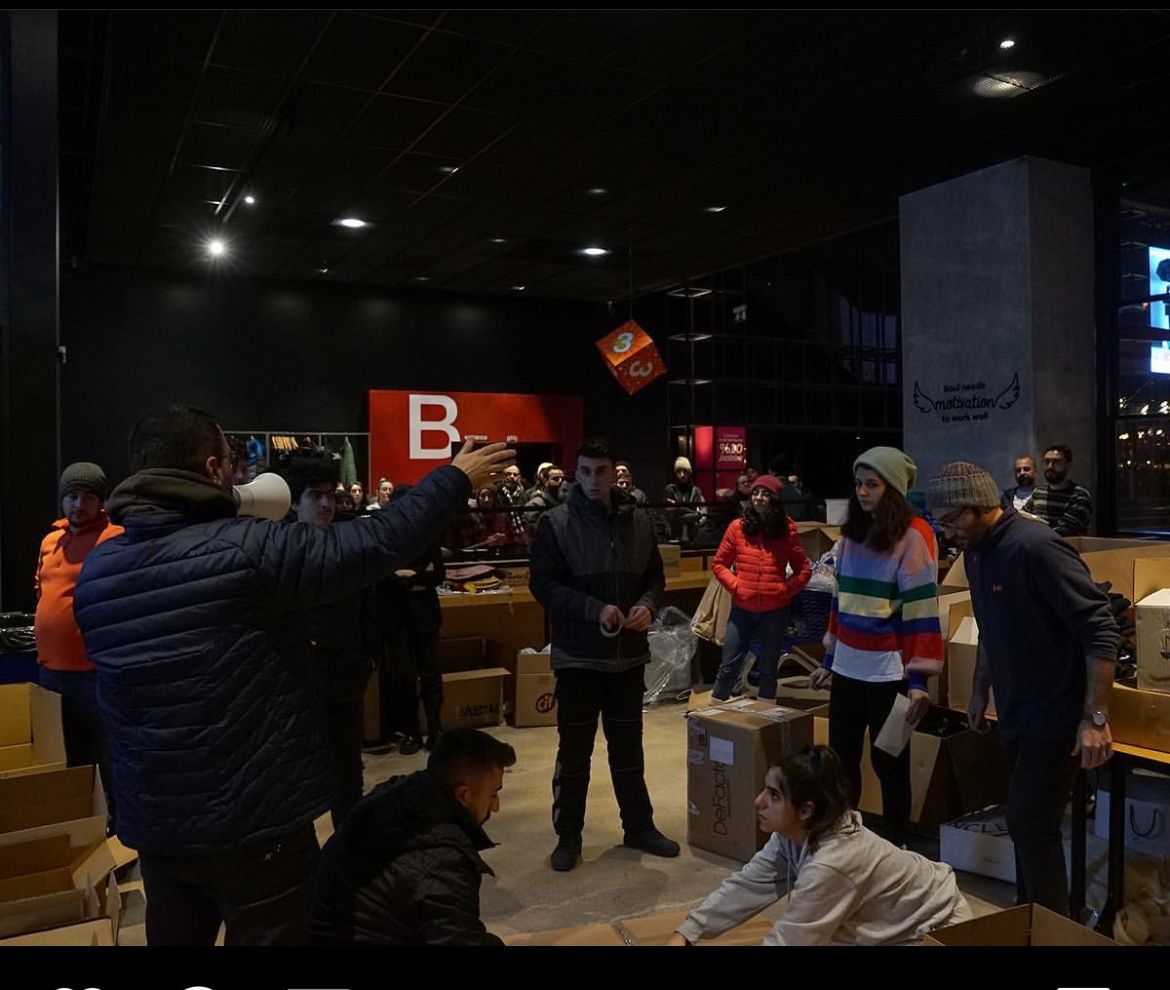 Româncă din Istanbul, voluntară pentru sinistrații cutremurului: „Unii nu au încredere să doneze la autoritățile statului”