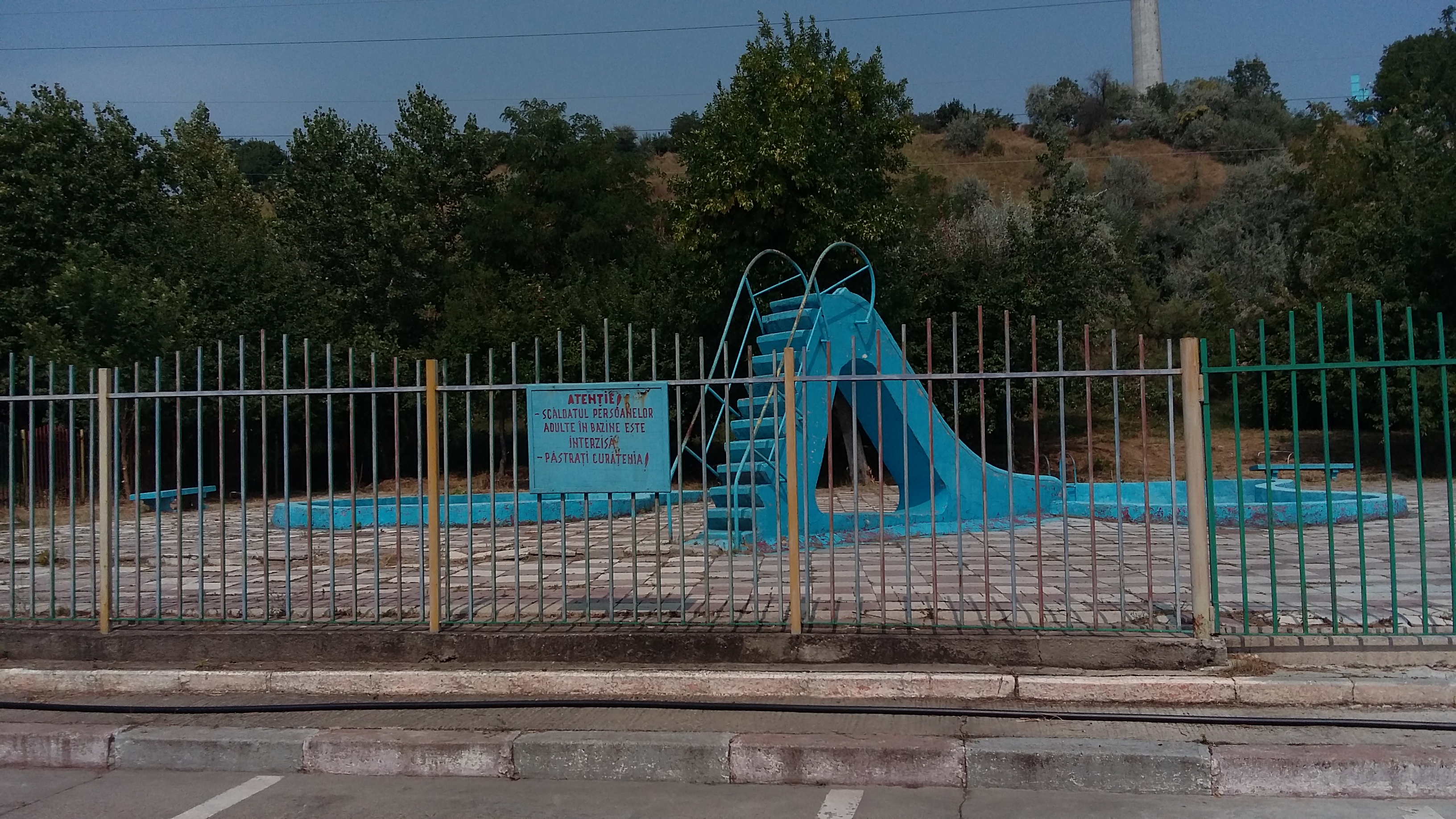 Au redeschis plaja, dar fără apă în bazine! ”Înoată” la duș | GALERIE FOTO