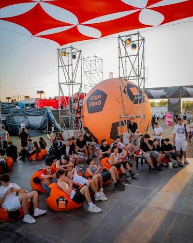 Dincolo de viteza pură. Am testat 5G Standalone de la Orange în „infernul” de la Beach Please: cum funcționează internetul cu zeci de mii de oameni conectați simultan