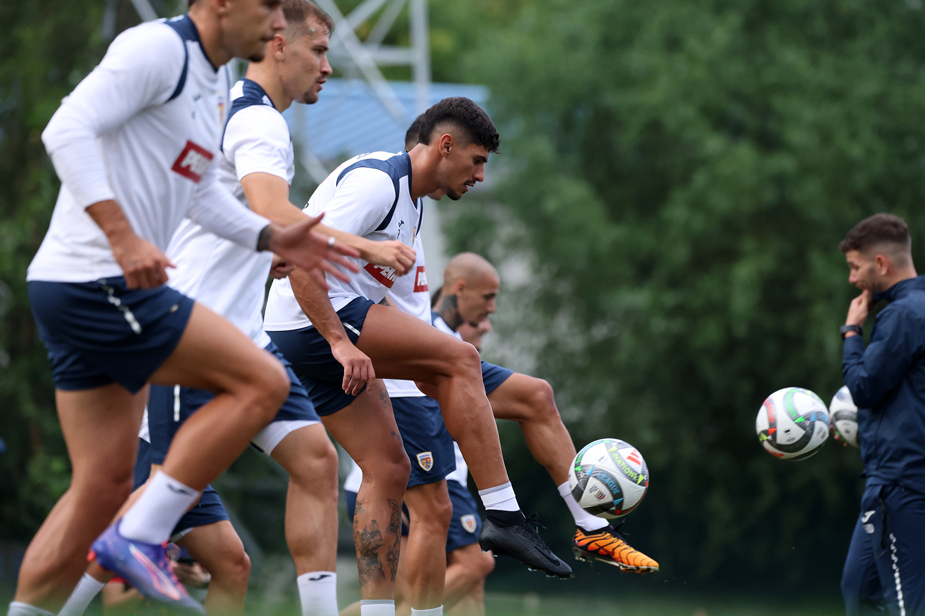 Mircea Lucescu, primul antrenament după revenirea la naţională. Ianis Hagi a apărut cu un look nou