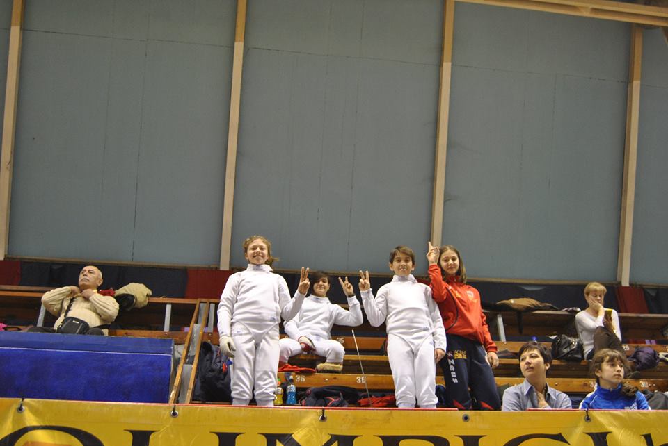 Trei spadasini români, învingători la Circuitul Internațional de spadă ”Olimpici”, de la Budapesta / FOTO