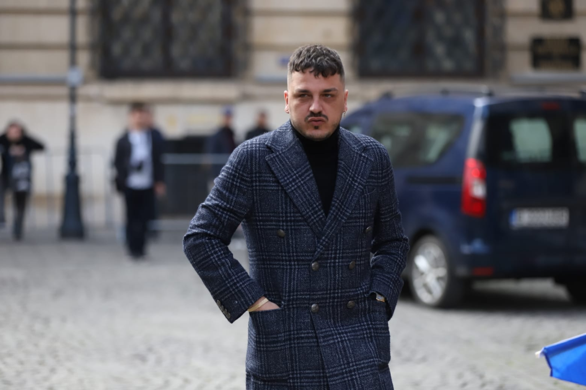 Diana Șoșoacă și-a depus candidatura la alegerile prezidențiale. A venit la sediul BEC cu mănuși de box