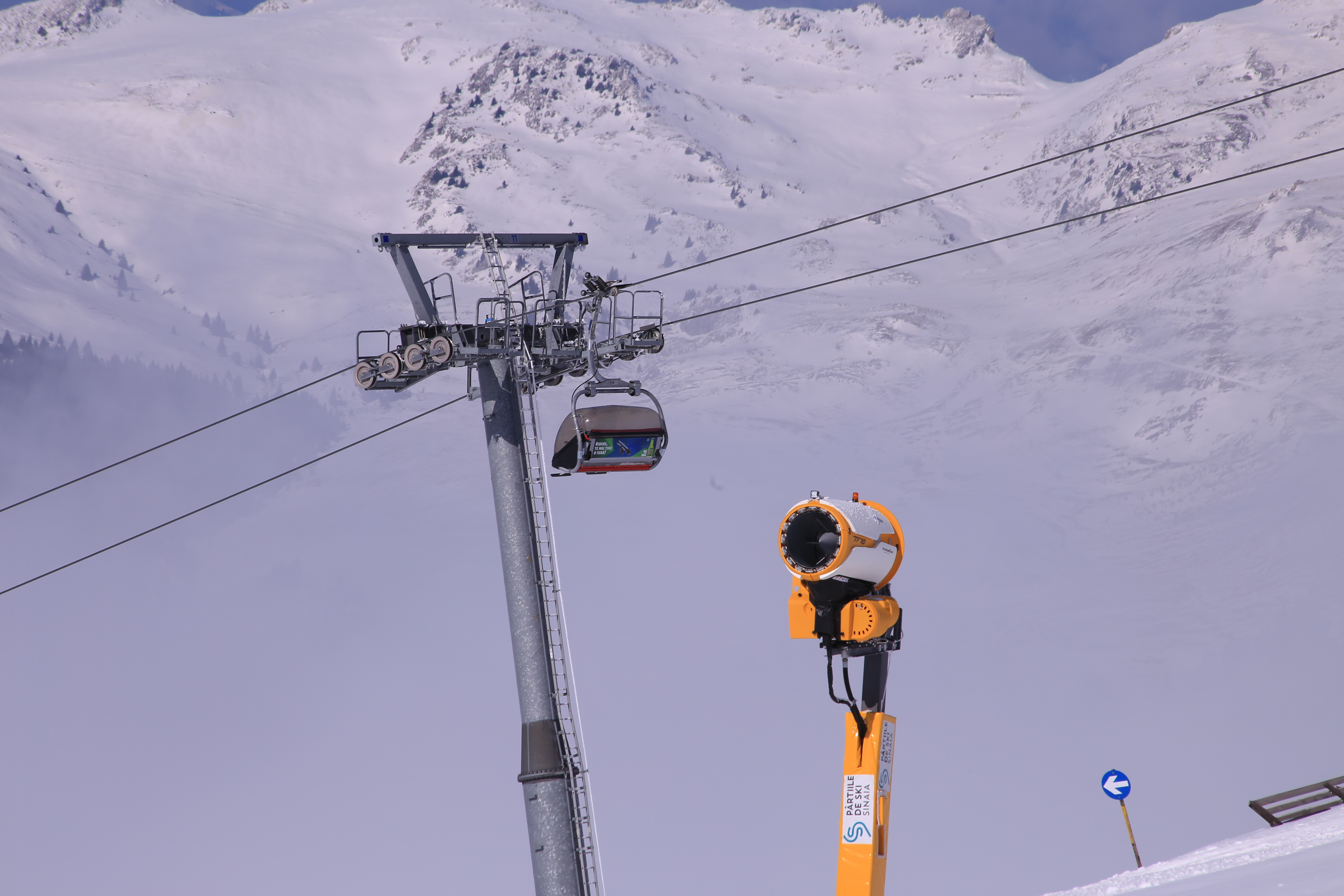 Zi albă şi multă distracţie pe pârtiile din Sinaia! GALERIE FOTO