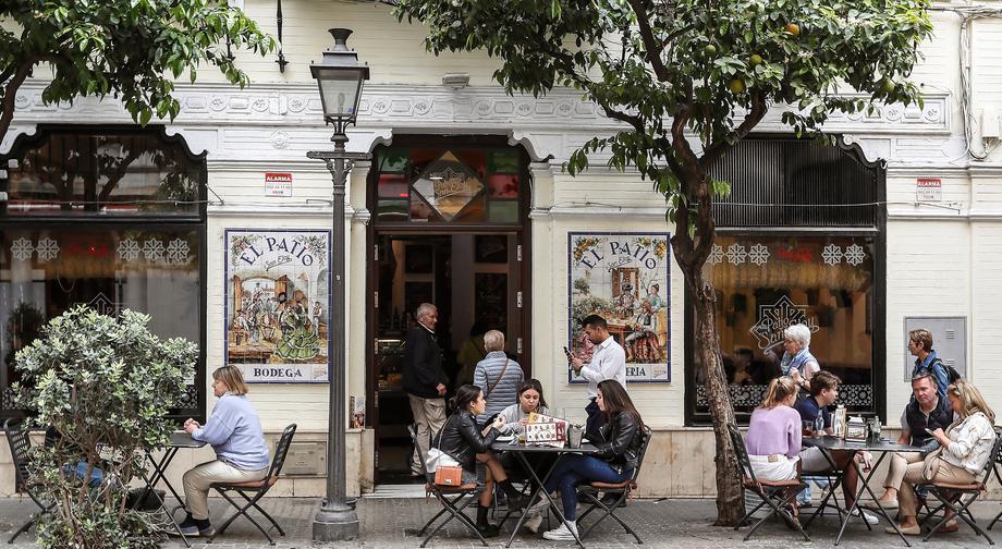 Spania a închis granițele. Doi tineri s-au căsătorit la Sevilla, cu câteva ore înaintea anunțului