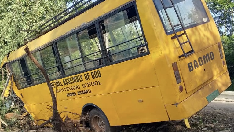 Several sustain injuries when speeding school bus collided with a tree