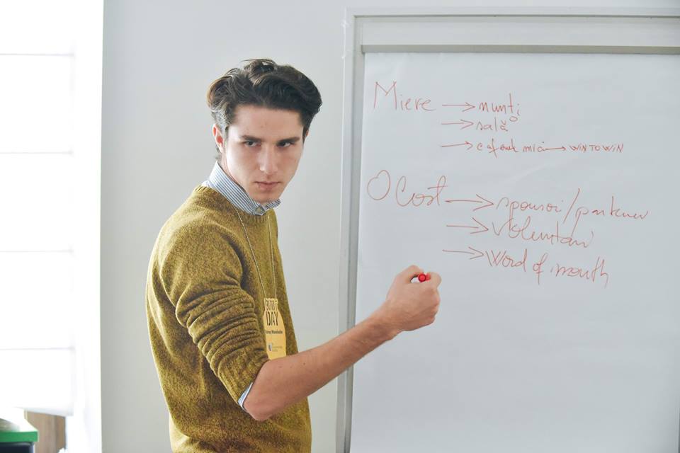 La 19 ani vrea să revoluționeze educația din România! Rareș Manolache, tânărul cu ambiții mari