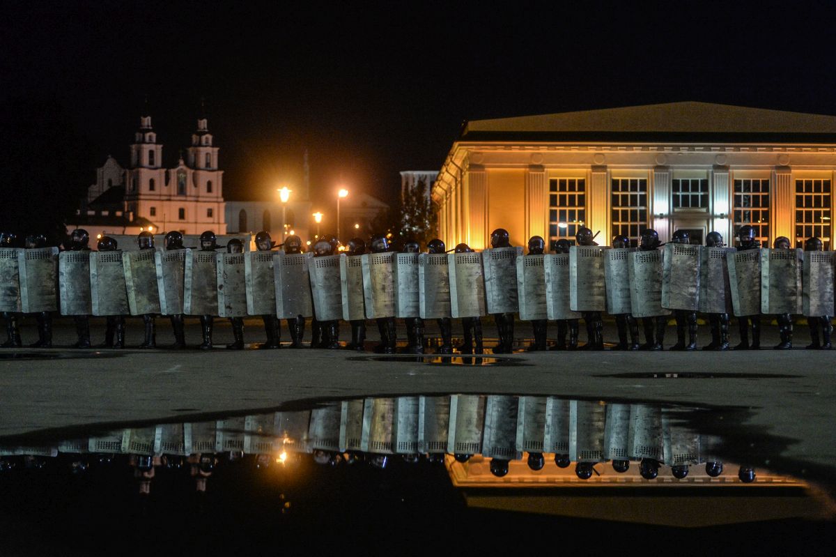 Imagini dramatice | Cea mai neagră noapte în Belarus: un mort, zeci de răniți, sute de arestări și un conflict care nu s-a încheiat