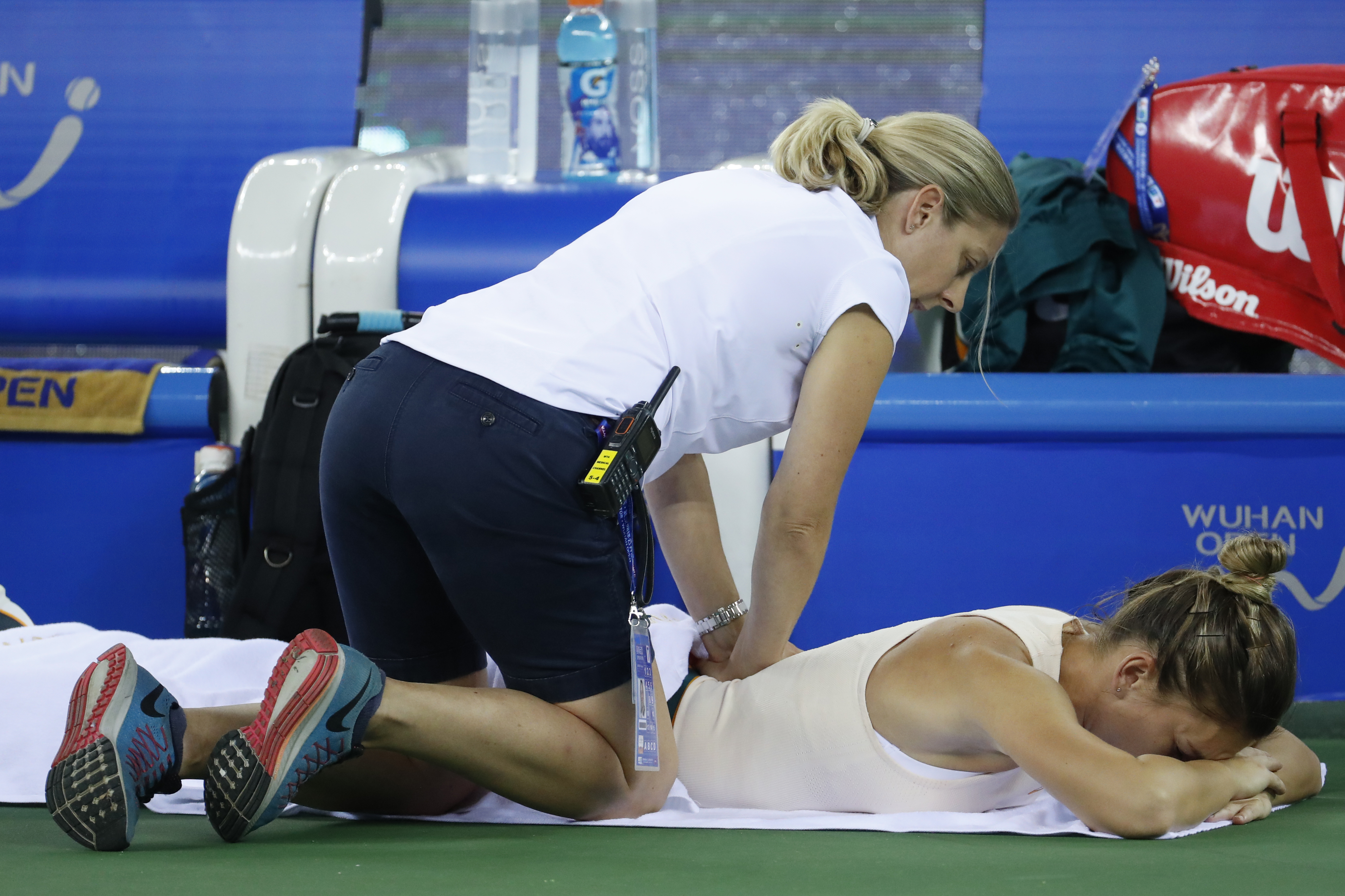 Simona Halep s-a antrenat, la Moscova, cu un corset special pentru ameliorarea durerilor de spate