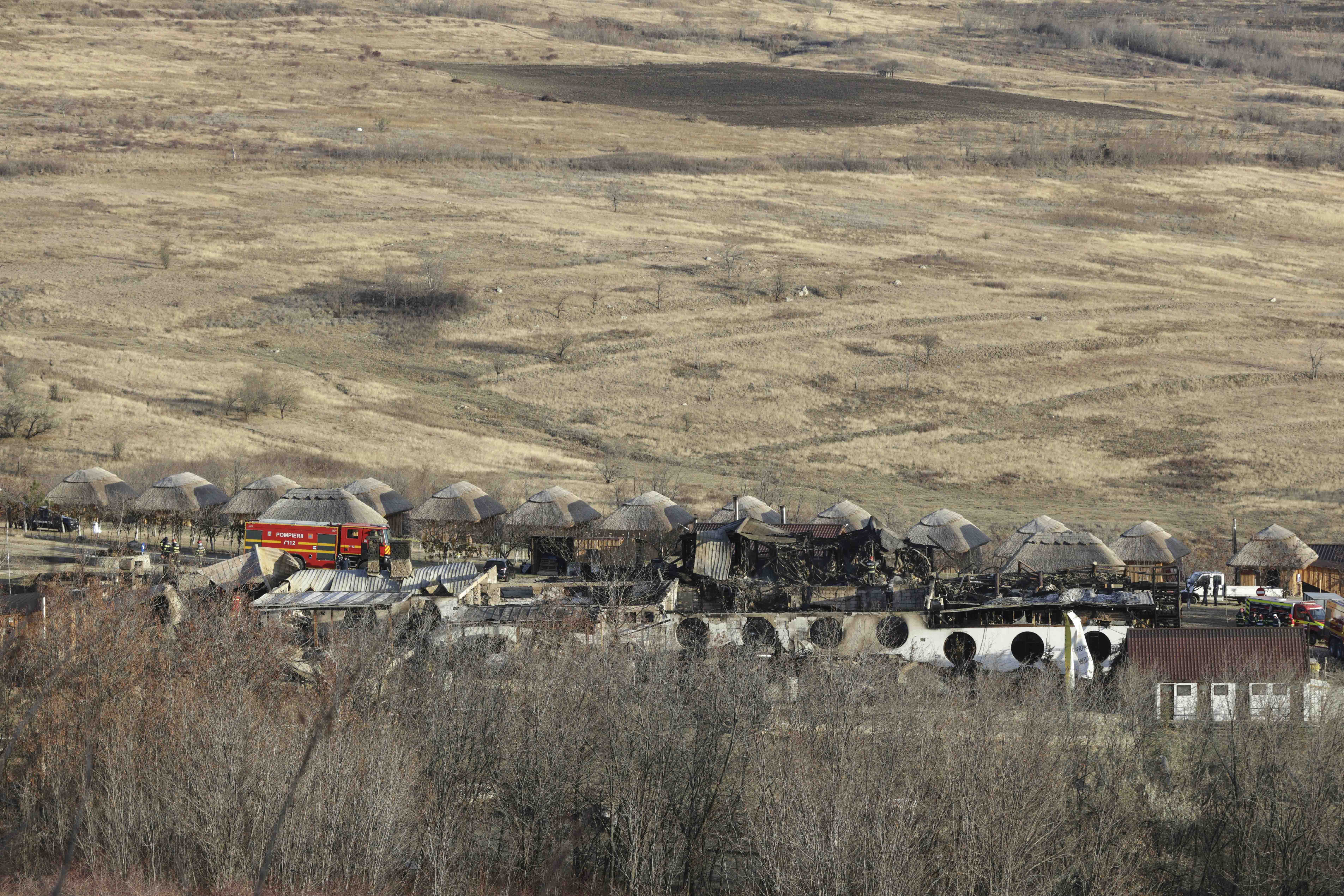 UPDATE | Incendiu la Ferma Dacilor: a fost recuperată a șaptea victimă - un copil. O altă persoană, încă dispărută. Pensiunea nu avea nici autorizație de construire