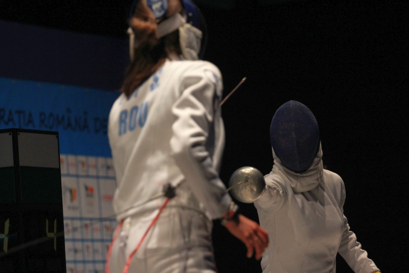 Simona Pop și Tibi Dolniceanu sunt campionii României la spadă, respectiv la sabie / FOTO