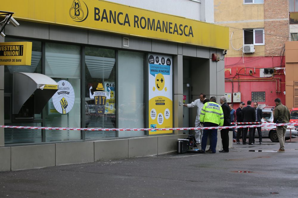 UPDATE. Jaf armat la o bancă din Sectorul 4 al Capitalei. Al doilea atac în aceeași săptămână / FOTO