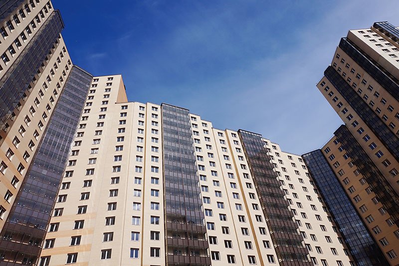 Cum trăiesc 20.000 de oameni într-un singur bloc, în Rusia. „Furnicarul uman” din Sankt Petersburg are 35 de intrări și 3.708 apartamente