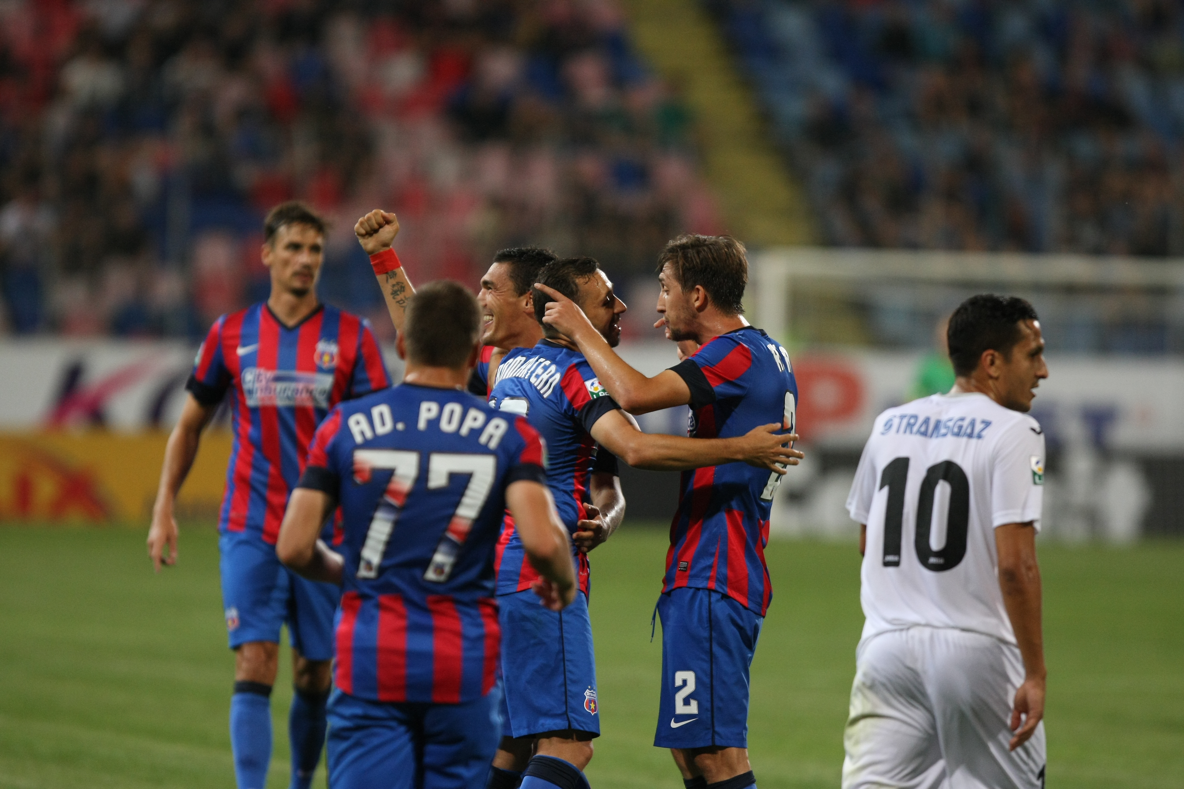 VIDEO & GALERIE FOTO/ Liga I: Steaua - Gaz Metan 3-1. ^ "Dublă" Keşeru. Sânmărtean a înscris  direct din corner. Steaua a urcat pe primul loc