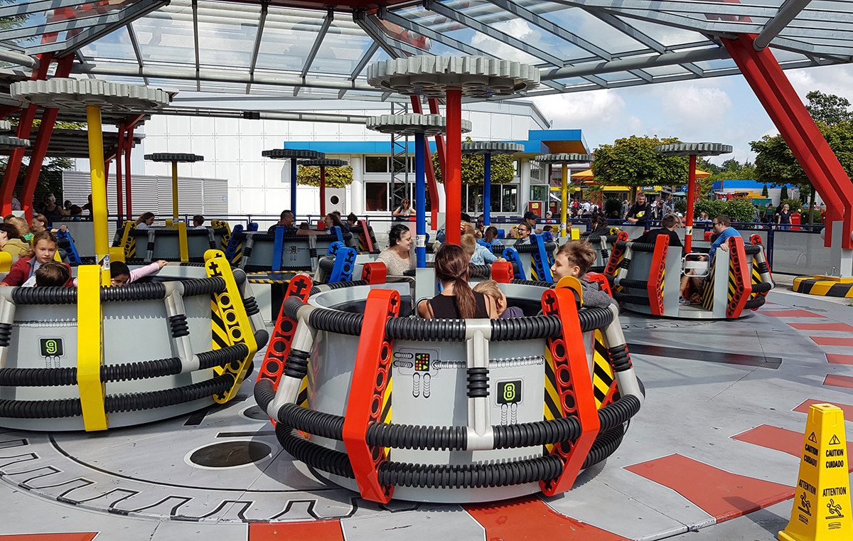 Cât te costă să-ți duci copilul la Legoland și la Castelul Frumoasei Adormite din lumea Disney?