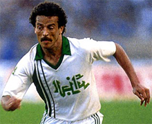 Algerianul Belloumi, fotbalistul care a inventat no look pass, un coleg de scenă al lui De Funes, Zidane și Madjer au mai bătut Germania în meciul de deschidere al grupei, la CM 1982