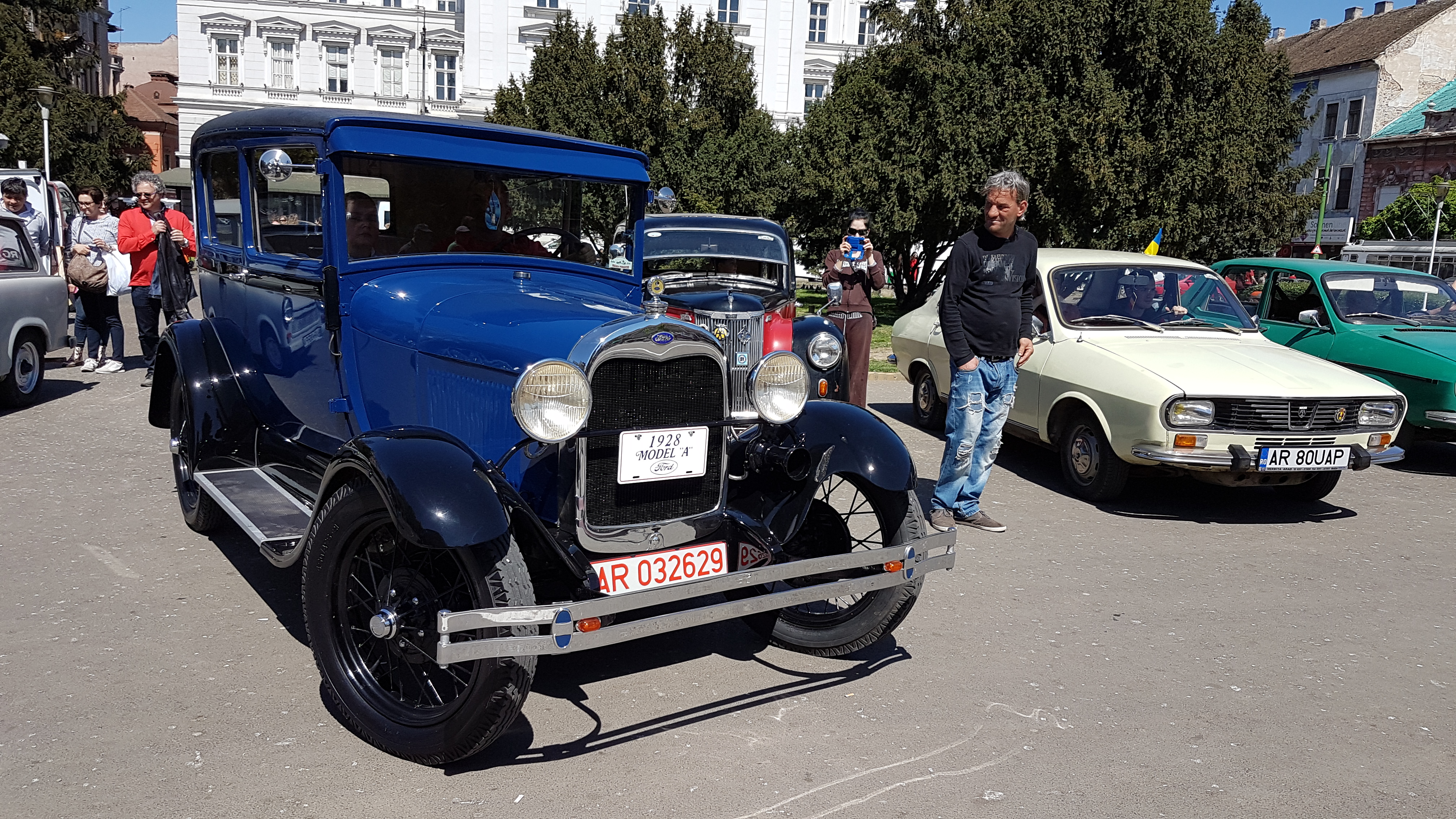 "Retro Parada Primăverii" organizată în zeci de oraşe din ţară! GALERIE FOTO
