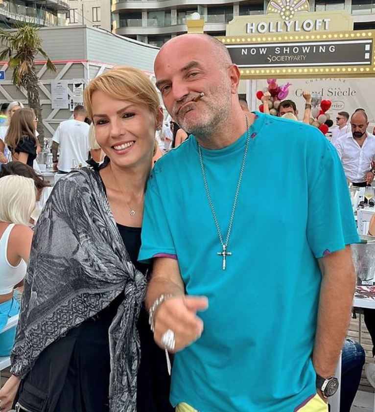 Imagini rare cu soția lui Dan Capatos. Cum a cunoscut-o prezentatorul pe Monica: „Ea trebuia să se căsătorească”