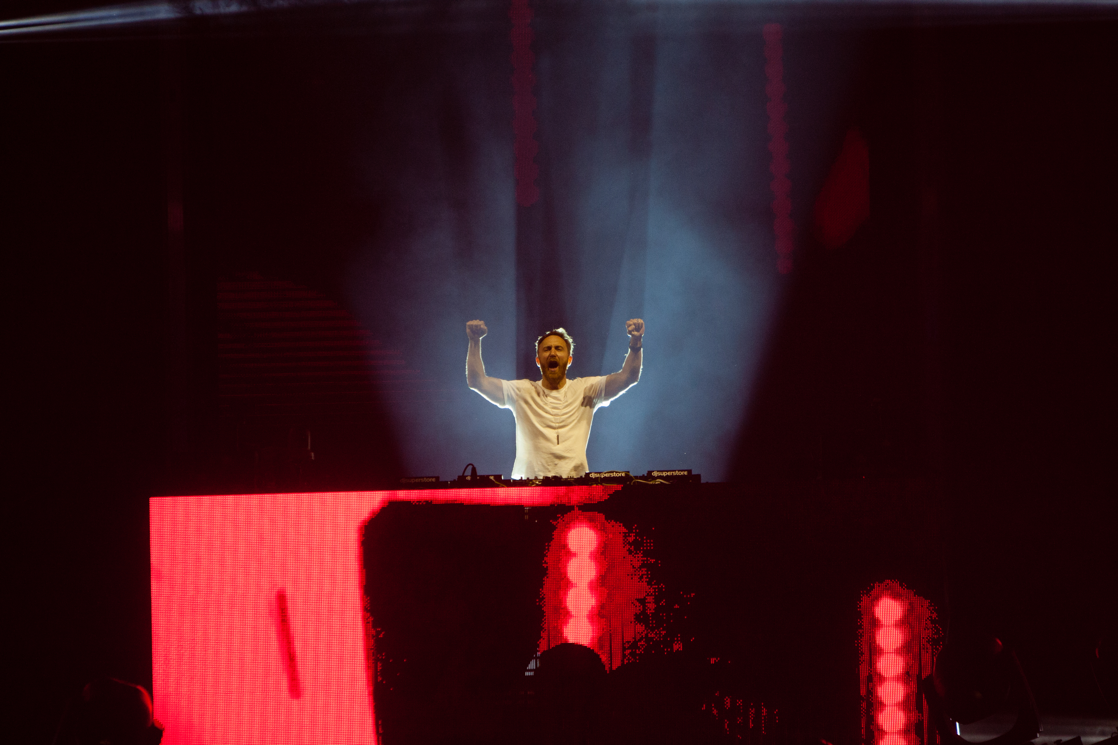 David Guetta, show electrizant la Romexpo. Mii de oameni au venit să-l vadă | FOTO