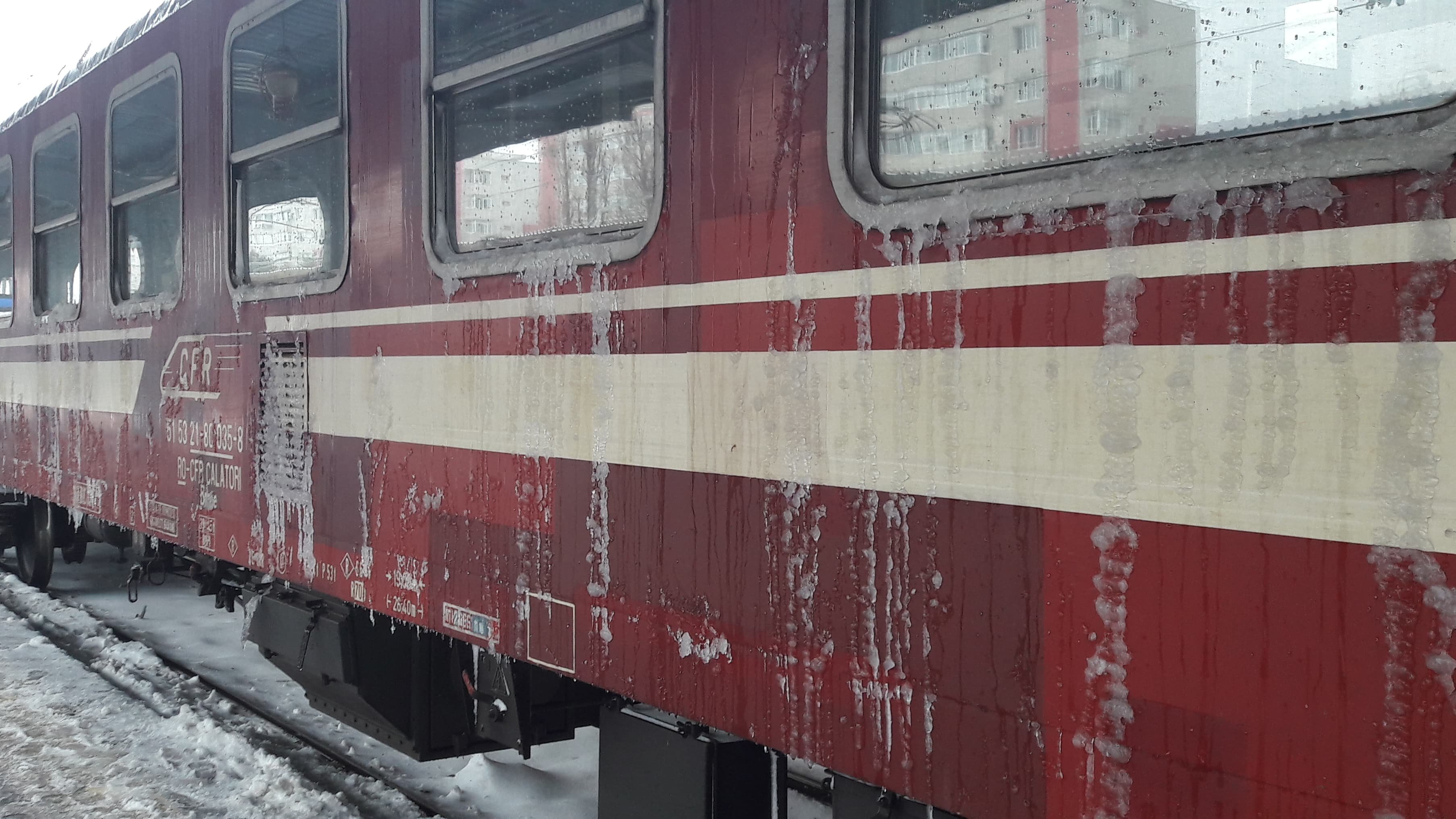 UPDATE/ Întârzieri de sute de minute în Gara de Nord! Un tren care trebuia să ajungă la 8 dimineața a sosit după aproape 10 ore! Unde poți vedea în timp real situația fiecărei curse