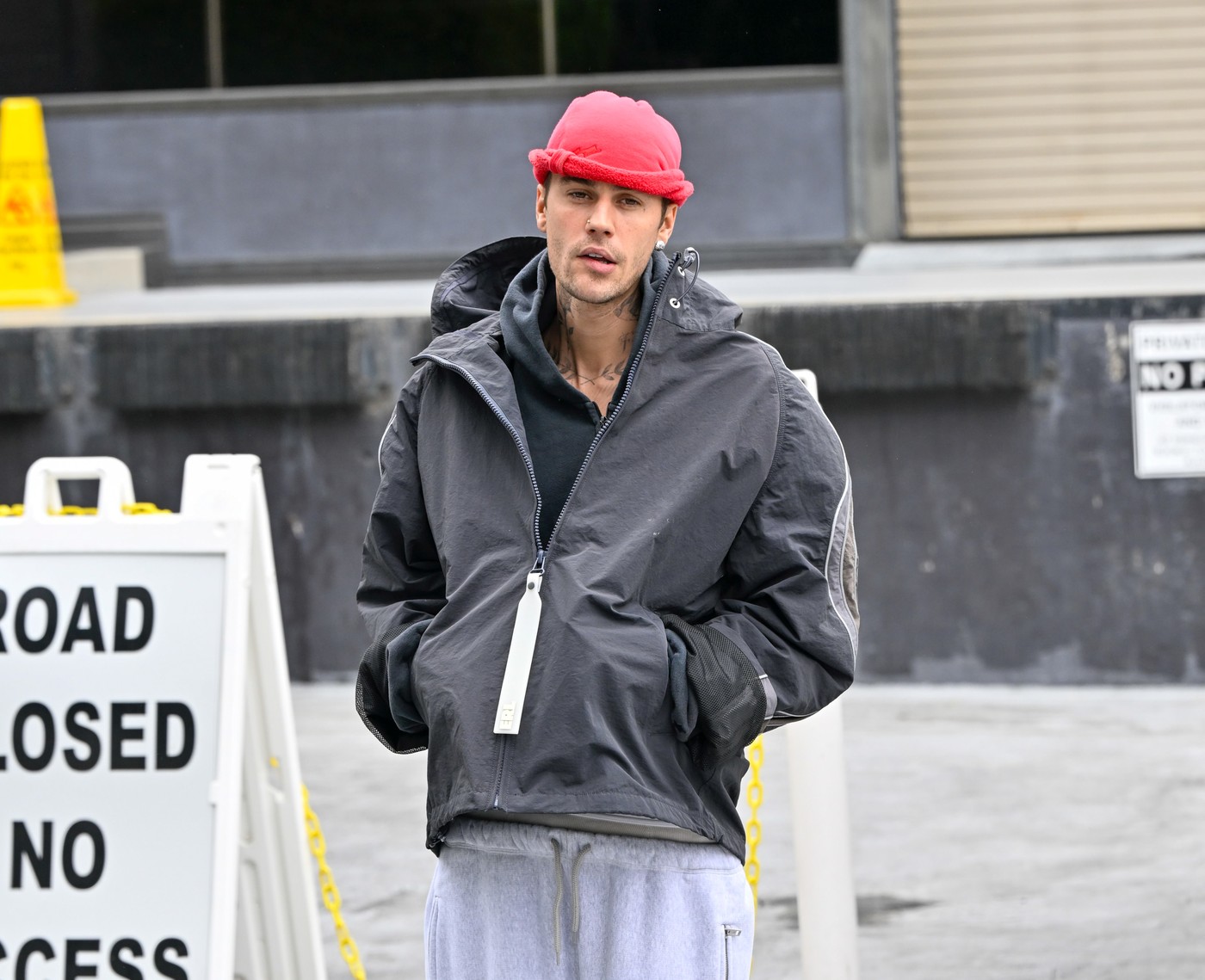 Fanii lui Justin Bieber, îngrijorați de rugăciunea făcută de mama artistului: „Duhule Sfânt, vindecă rana”! Reacția cântărețului