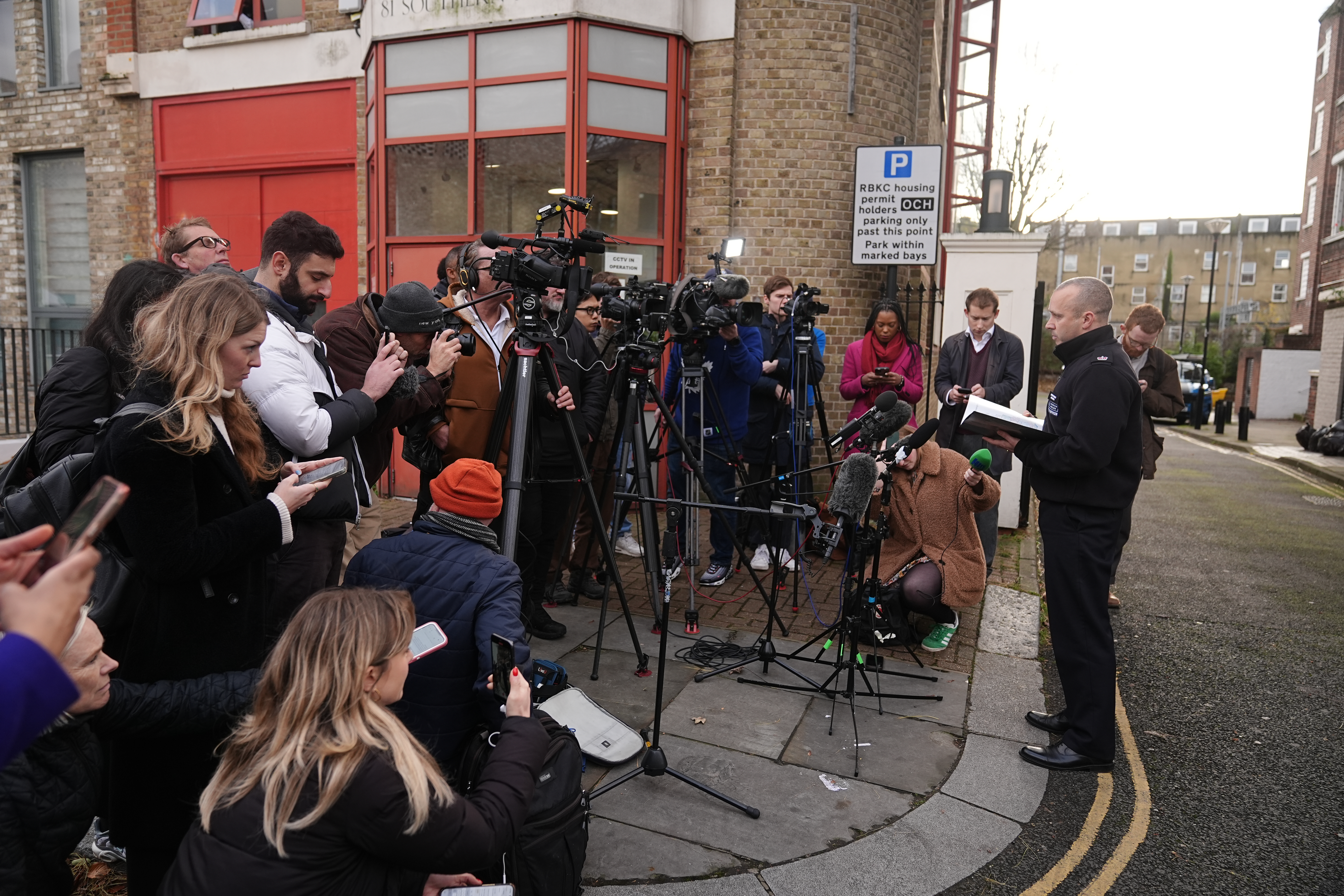 Atac armat în Londra. O fetiță de 8 ani și tatăl ei au fost grav răniți, după ce un tânăr a tras focuri de armă din mașină