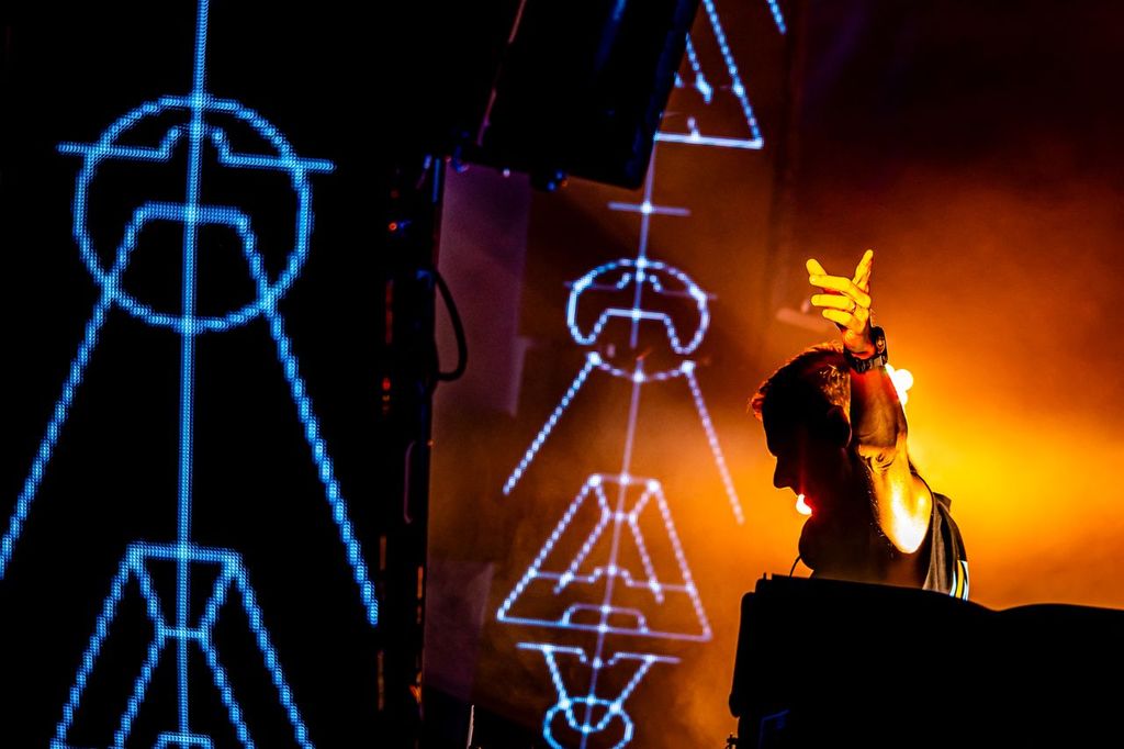 Peste 120.000 de fani au fost prezenți la Untold 2025, în a doua zi a festivalului. Ce artiști vor urca pe scenă în această seară