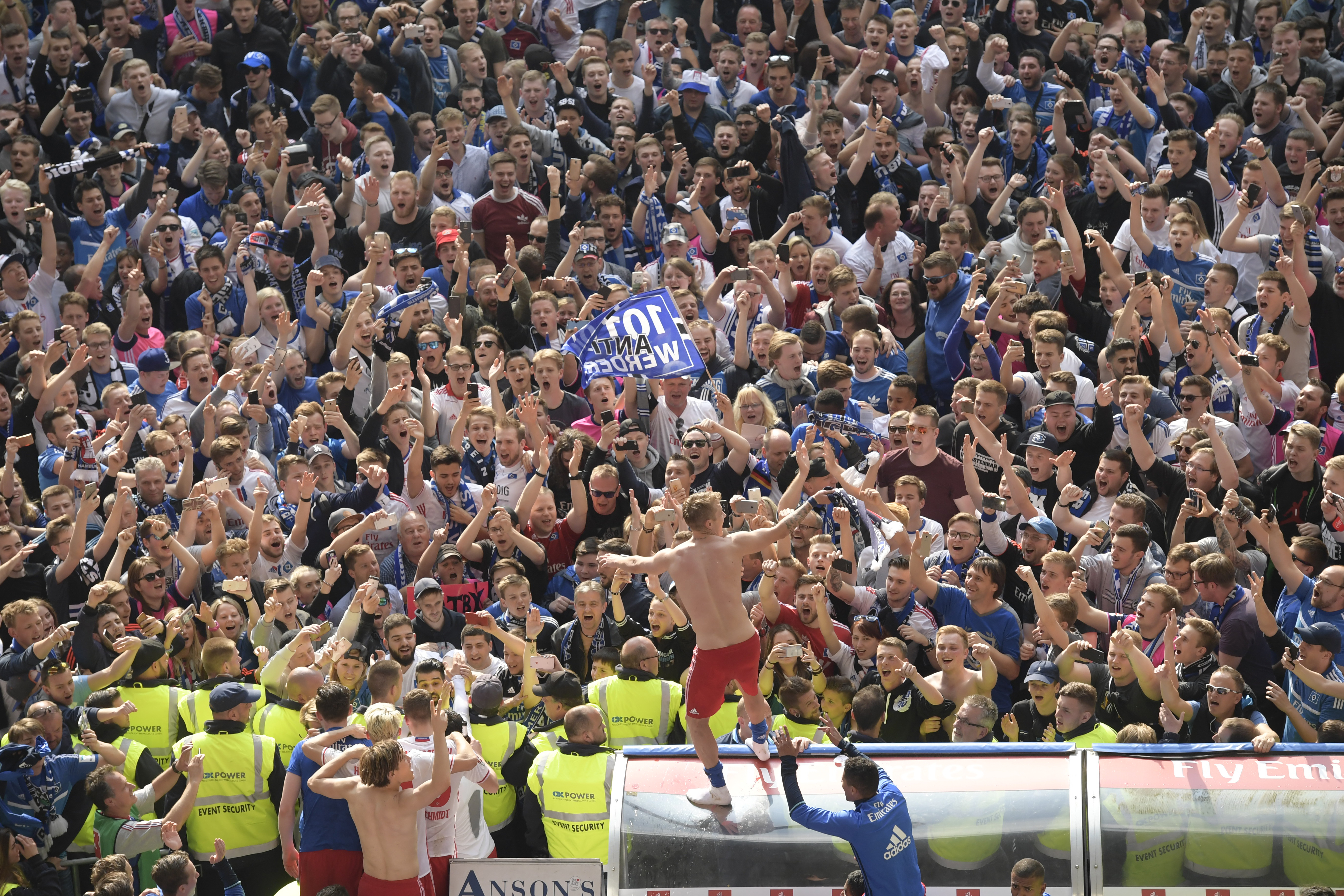 Germania, etapa 34. Bayern, campioană. Hamburg a scăpat, Wolfsburg merge în baraj. Dortmund a prins eroic locul 3. Măcel la Berlin. Clasament final / FOTO & VIDEO