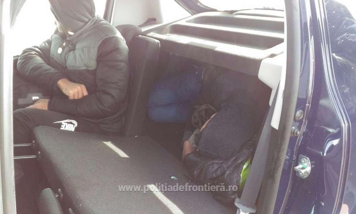 Doi migranți, găsiți într-o mașină încărcată pe platforma unui tren în Arad