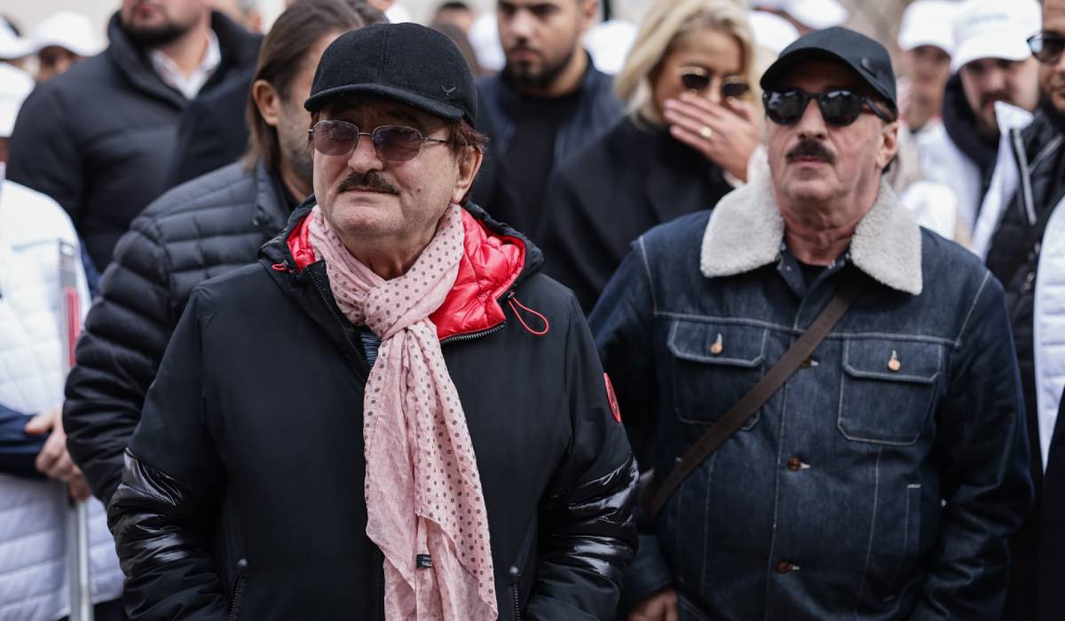 Gigi Nețoiu a mers cu formația să-și depună candidatura la Primăria București și s-a certat cu Marian Ceaușescu în curte: „Băi, securistule”