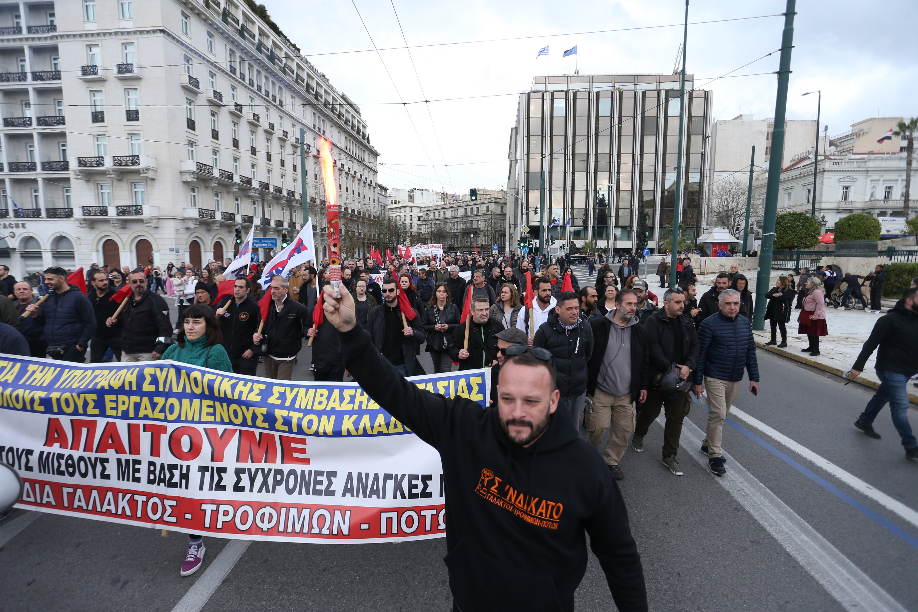 Protest pe străzile din Atena, la un an de la cel mai grav accident feroviar din istoria Greciei. „Nu uităm, cerem dreptate”