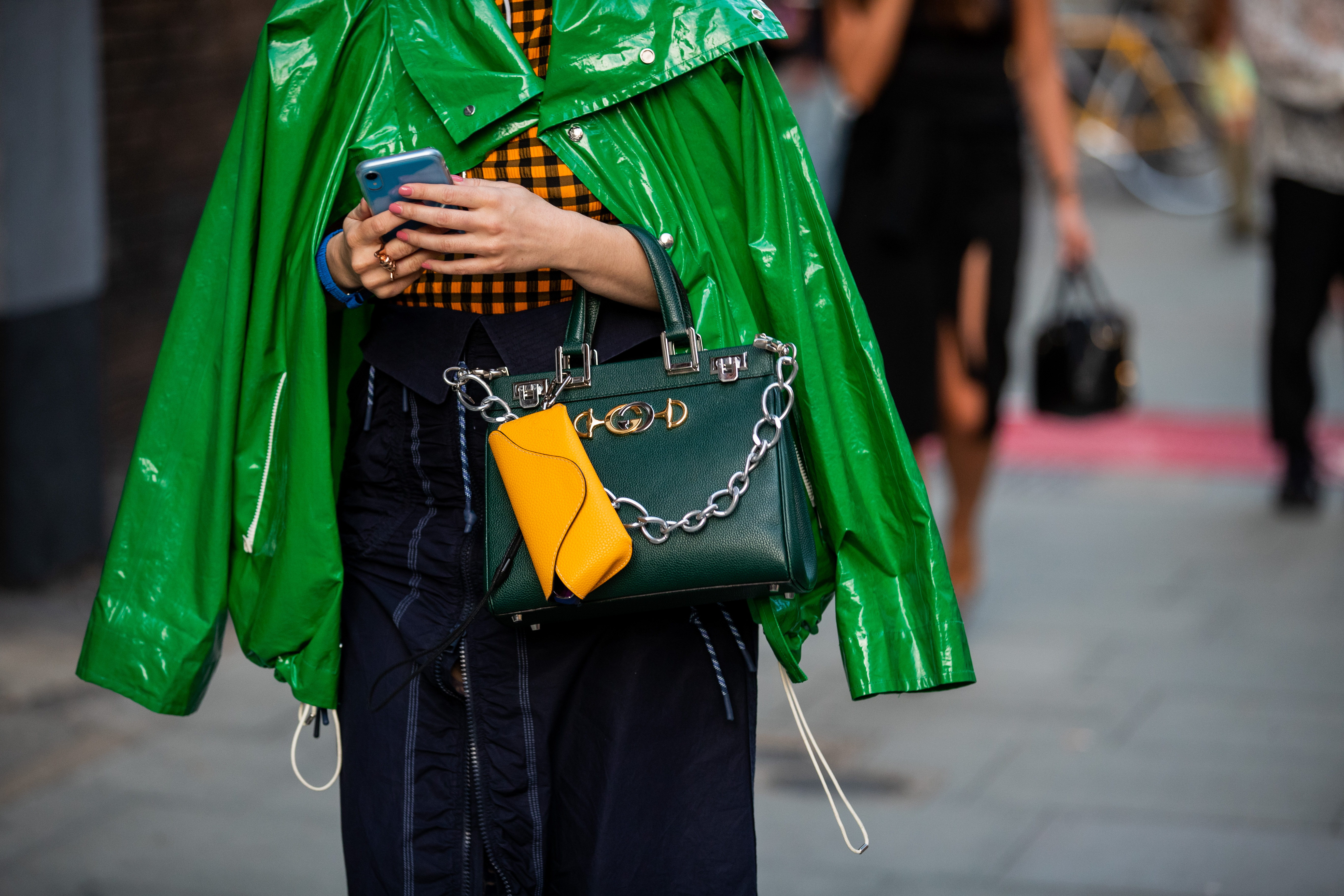 Hogyan viselj esőkabátot stílusosan? Mutatjuk!