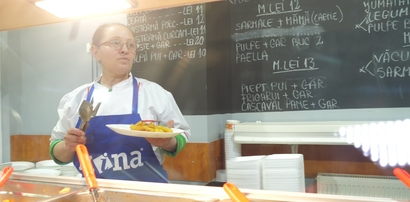#salvatipipera | Mama Lili, bucătăreasa care gătește cu dragoste pentru corporatiști, la cantina de la capătul tramvaiului 16