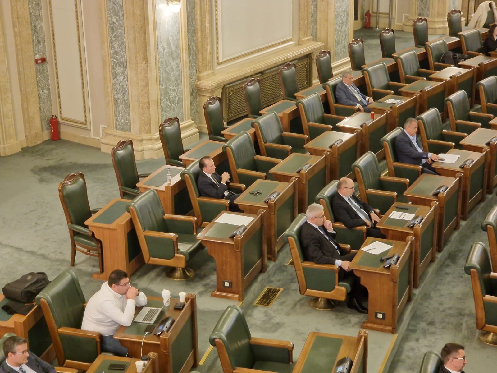 Senatul a aprobat ridicarea imunității lui Florin Cîțu pentru a fi anchetat în dosarul vaccinurilor. Ciucă cere o demisie „de onoare” din grupul parlamentar, Cîțu respinge